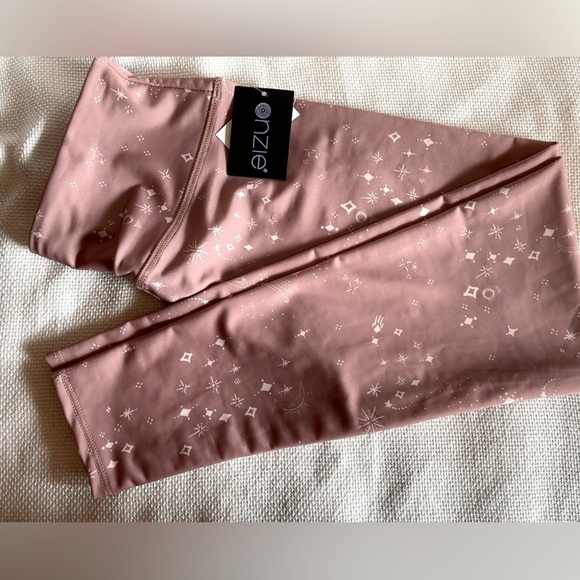 Onzie Pants - Onzie Moonstruck high rise legging NWT